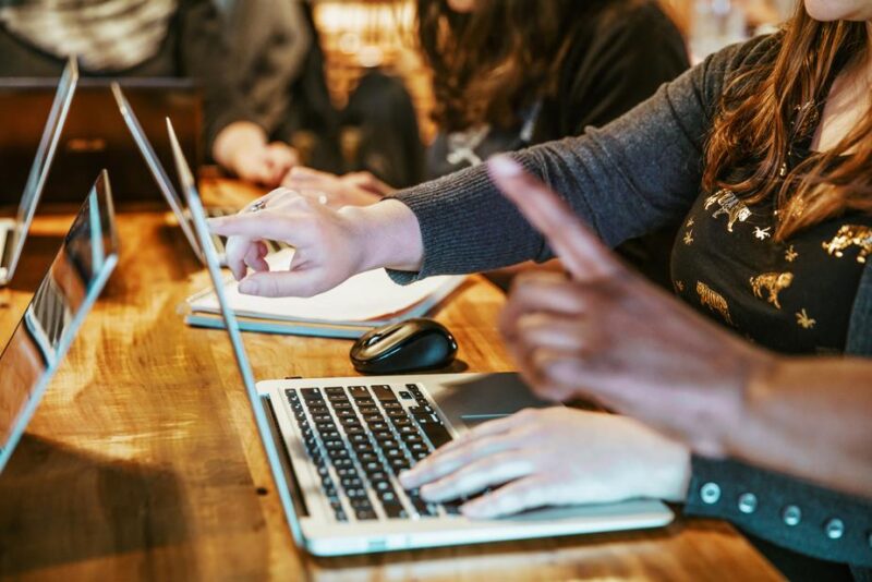 社内SE・情シスにおすすめのプログラミング言語とは?